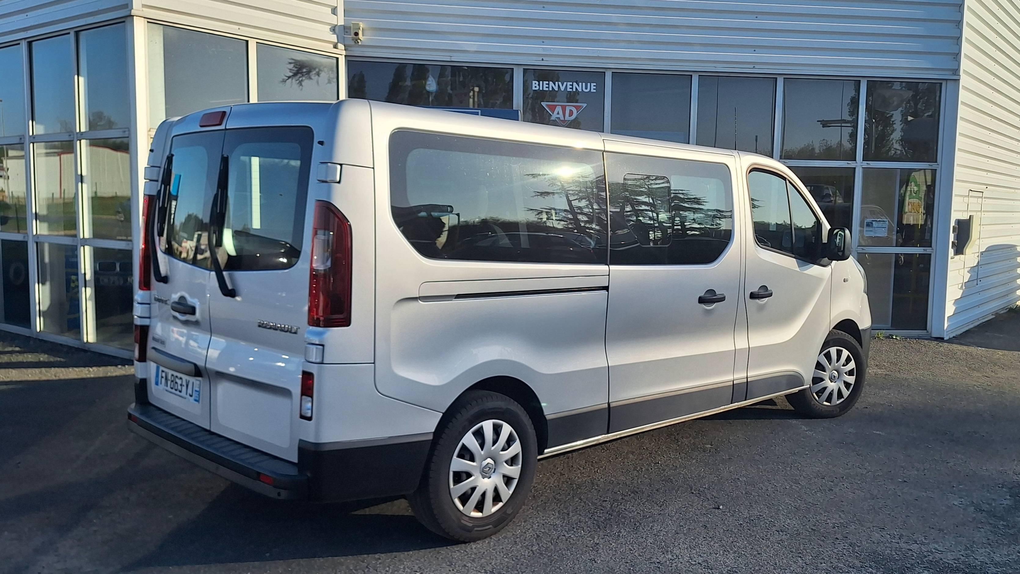 RENAULT TRAFIC COMBI