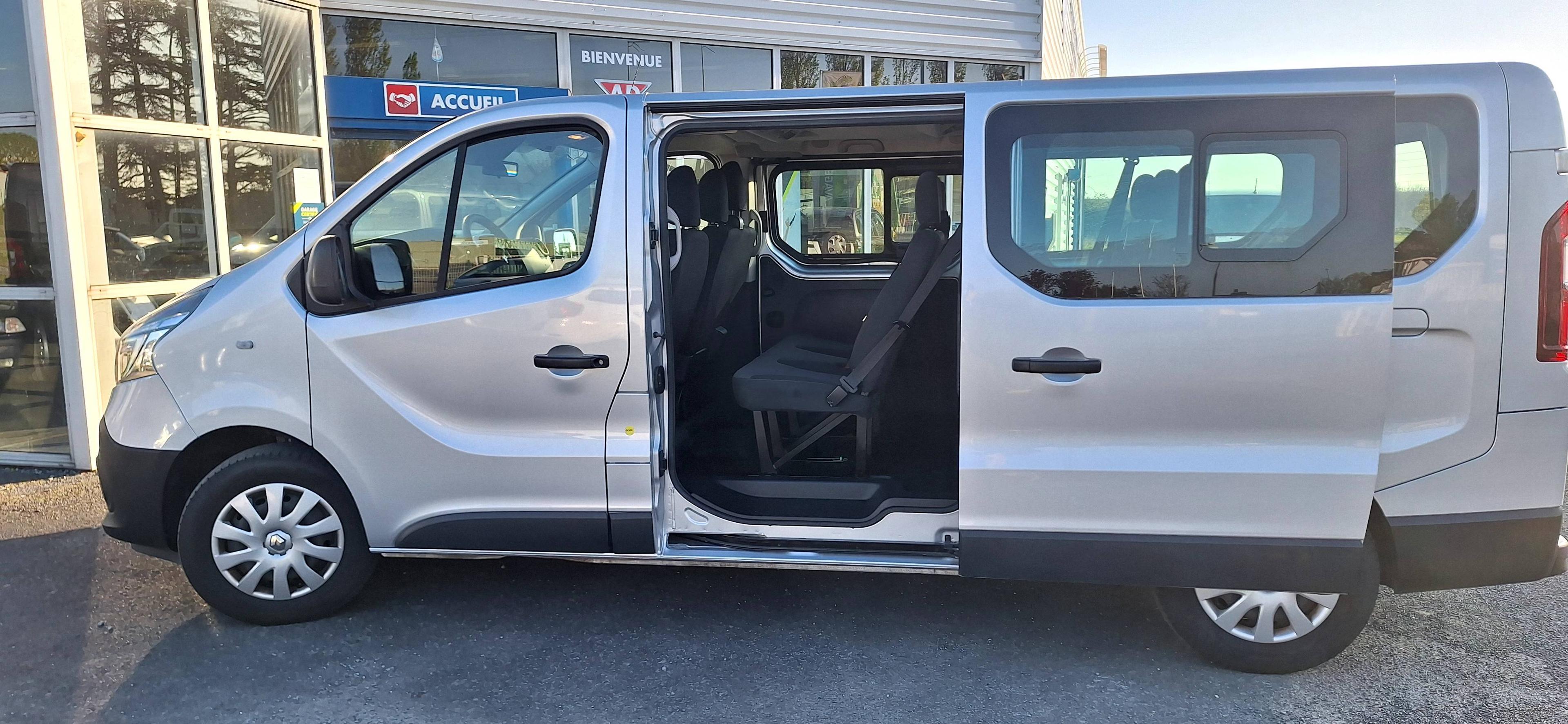 RENAULT TRAFIC COMBI