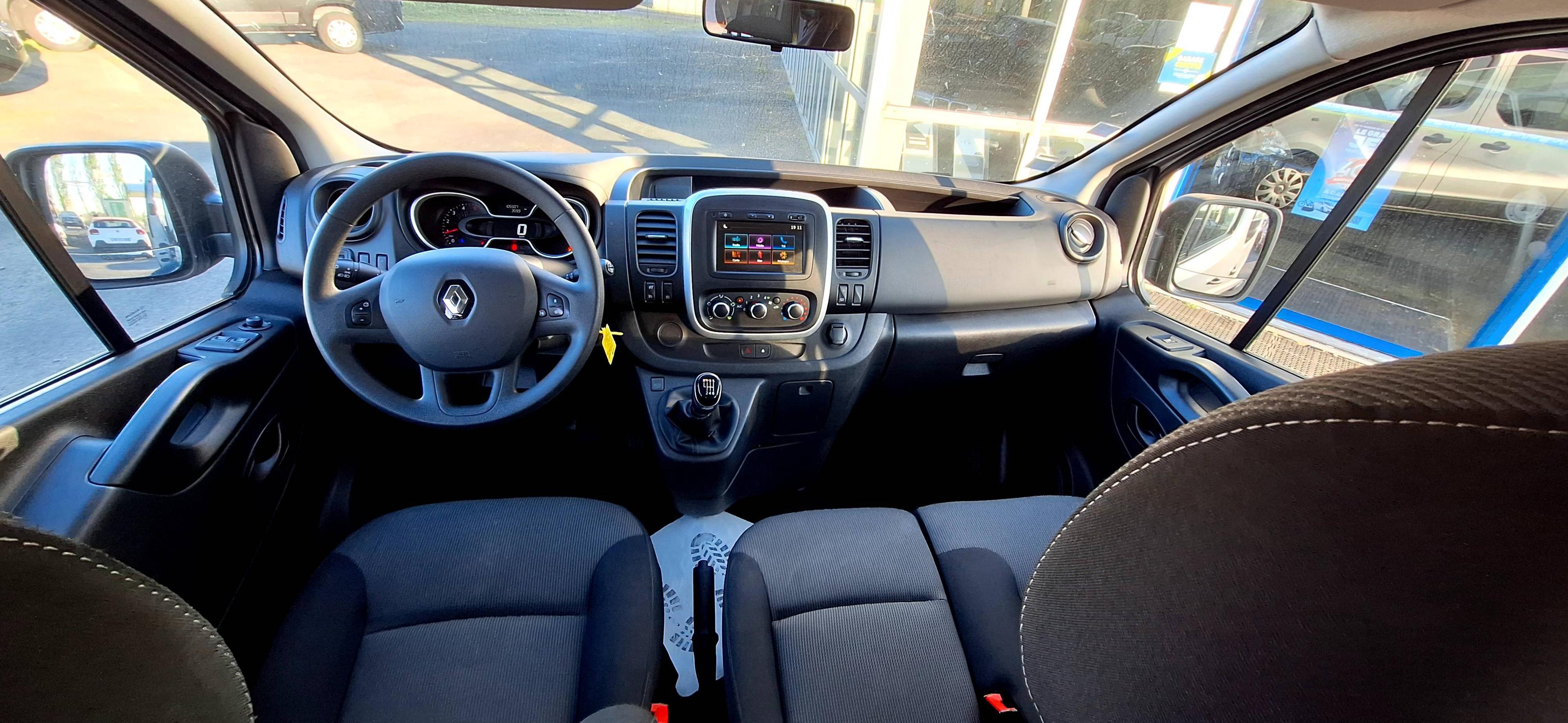 RENAULT TRAFIC COMBI