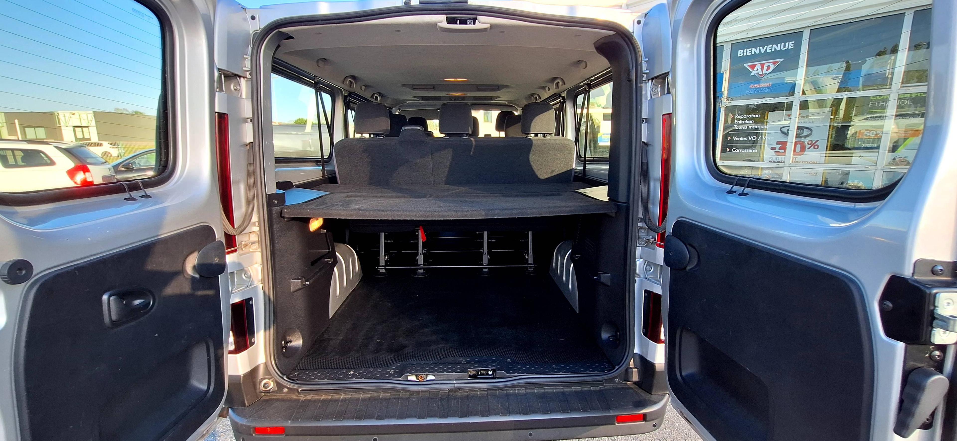 RENAULT TRAFIC COMBI