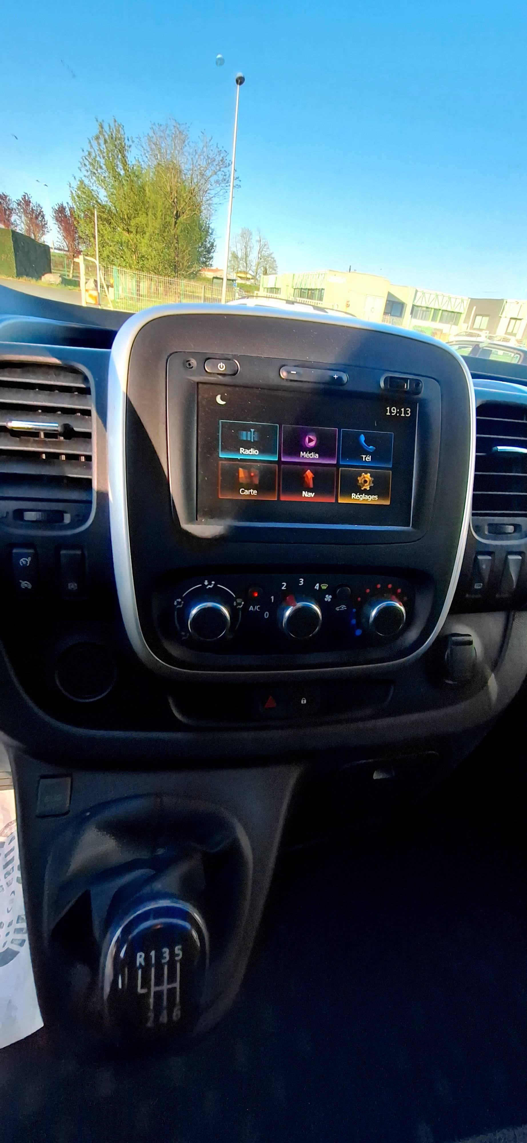 RENAULT TRAFIC COMBI