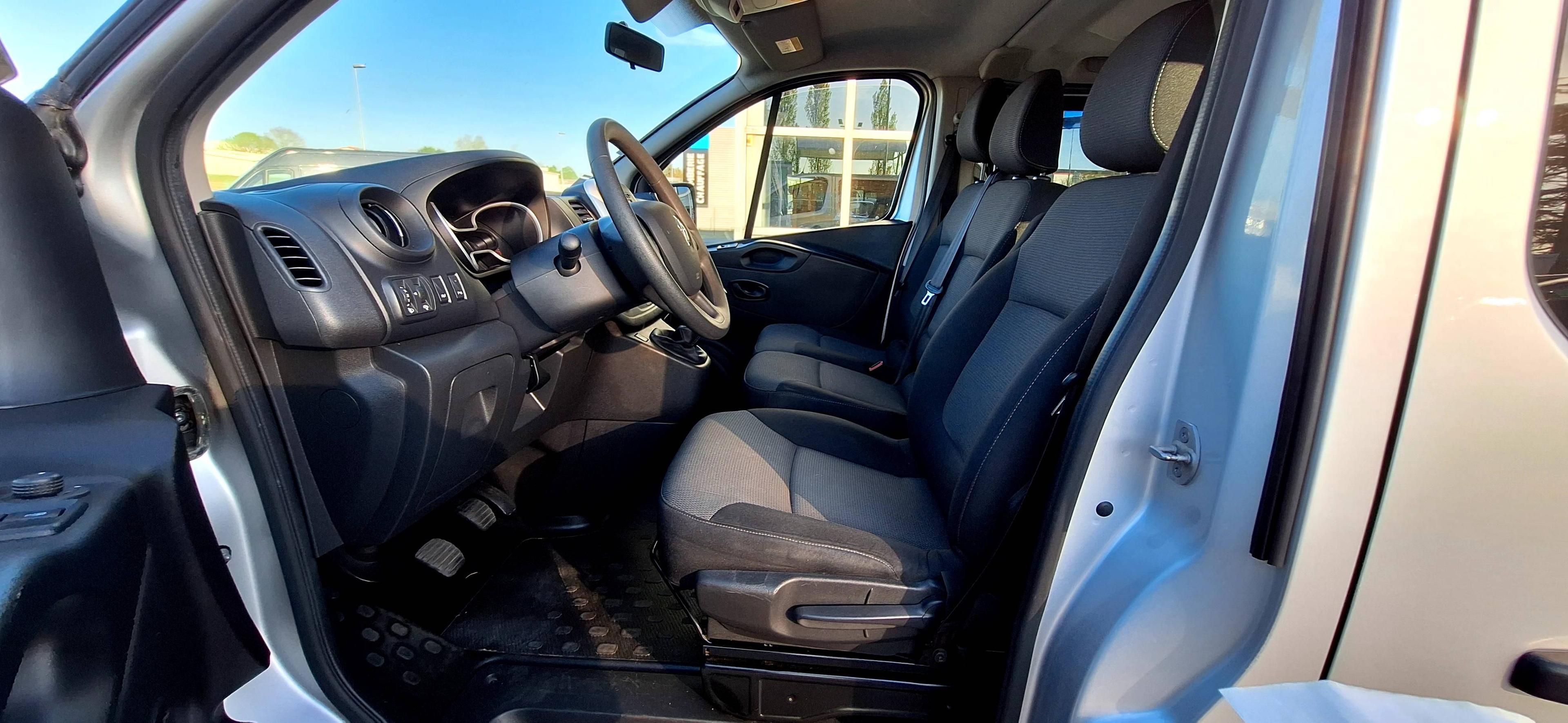 RENAULT TRAFIC COMBI