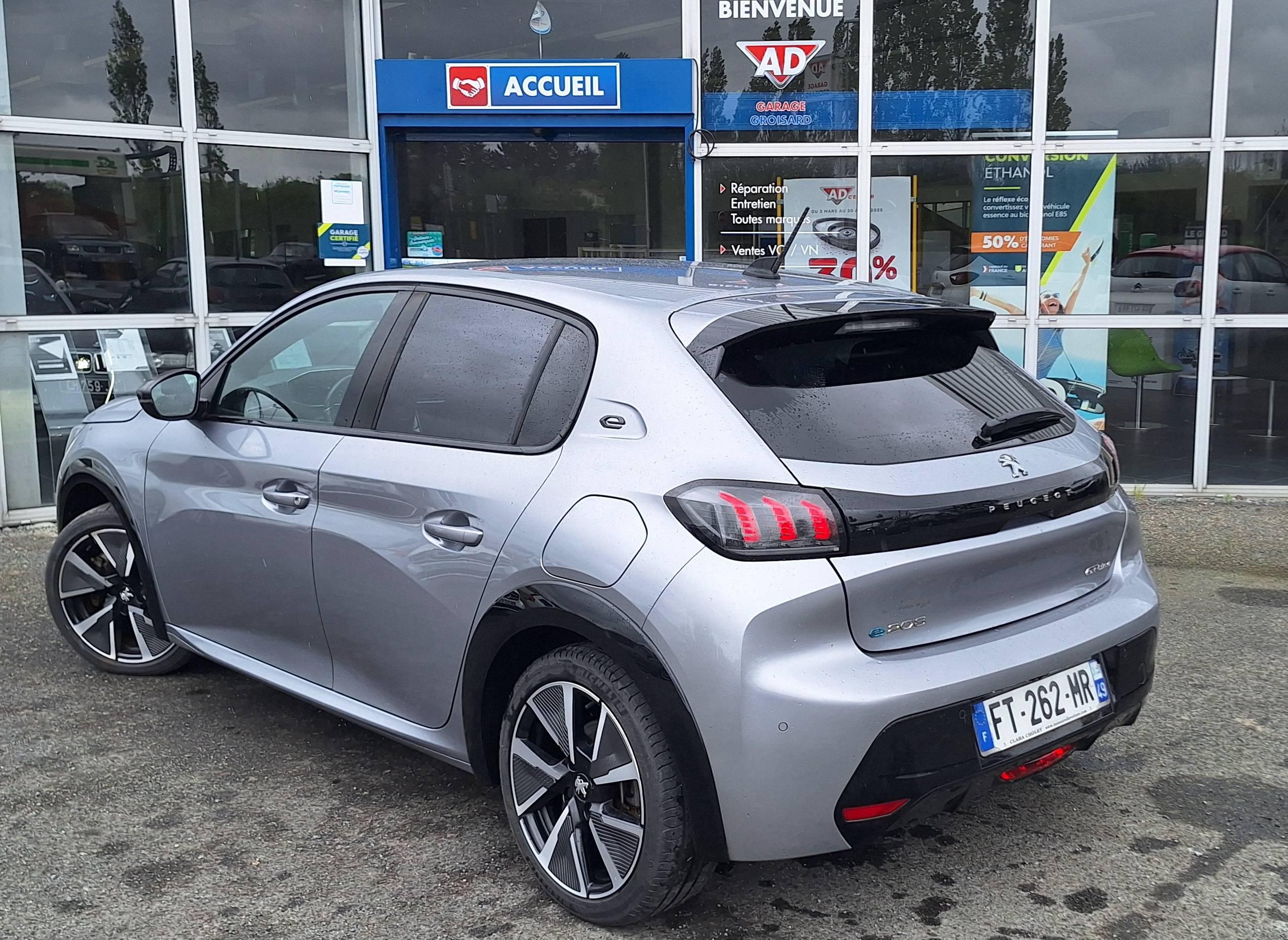 PEUGEOT 208
