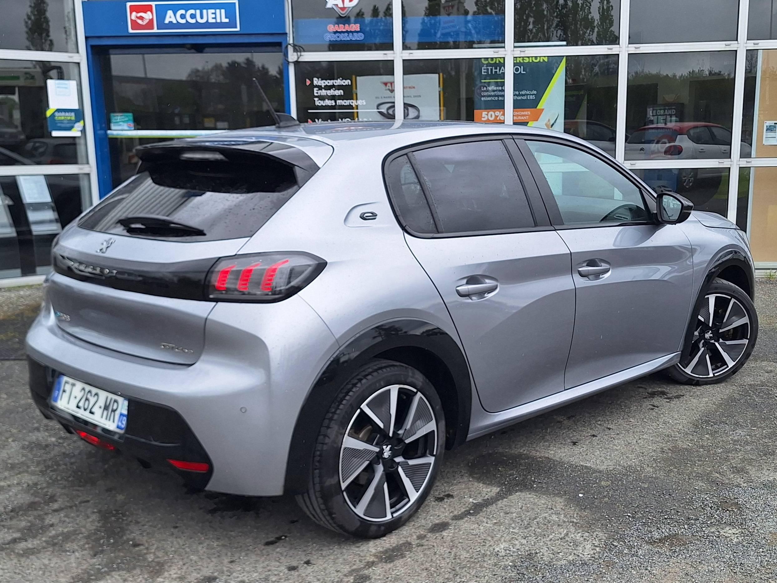 PEUGEOT 208