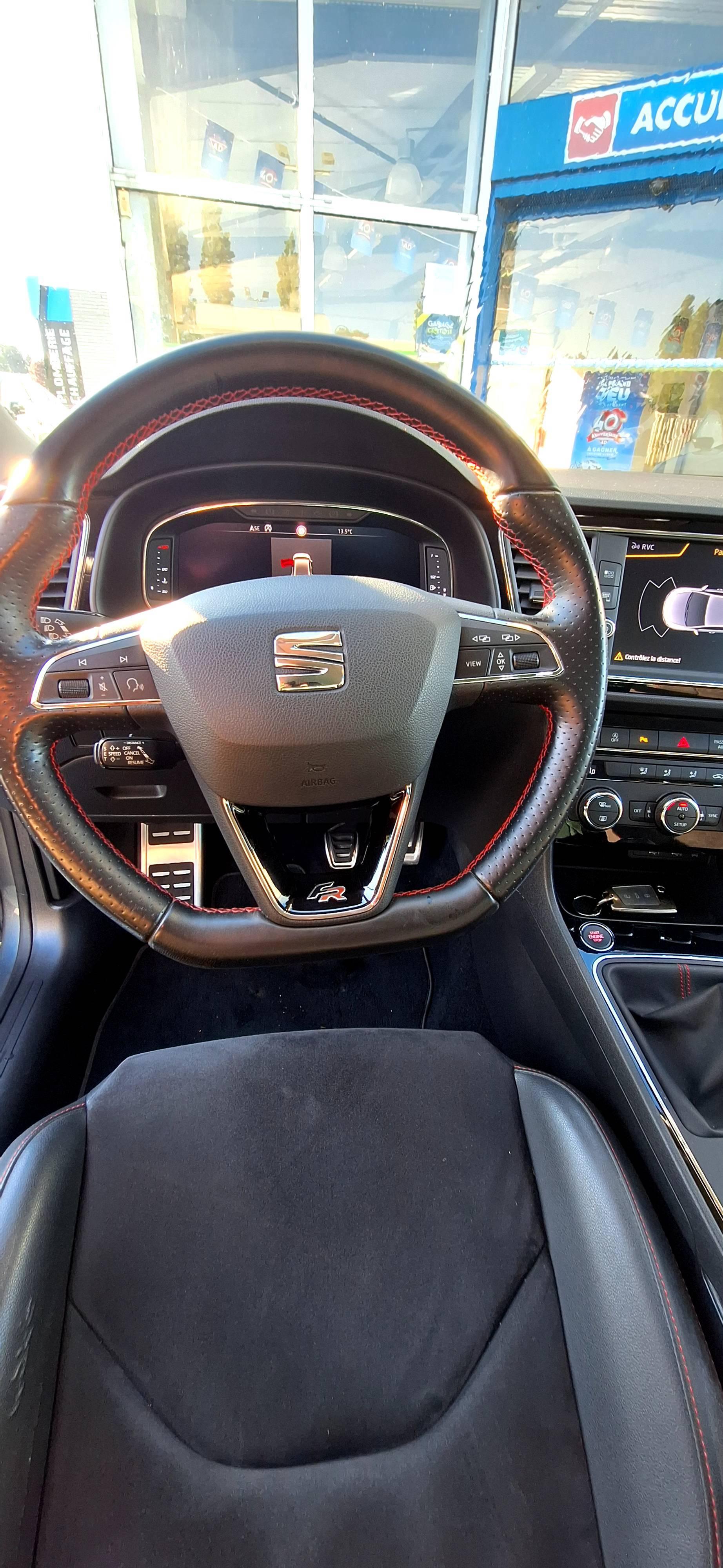 SEAT LEON