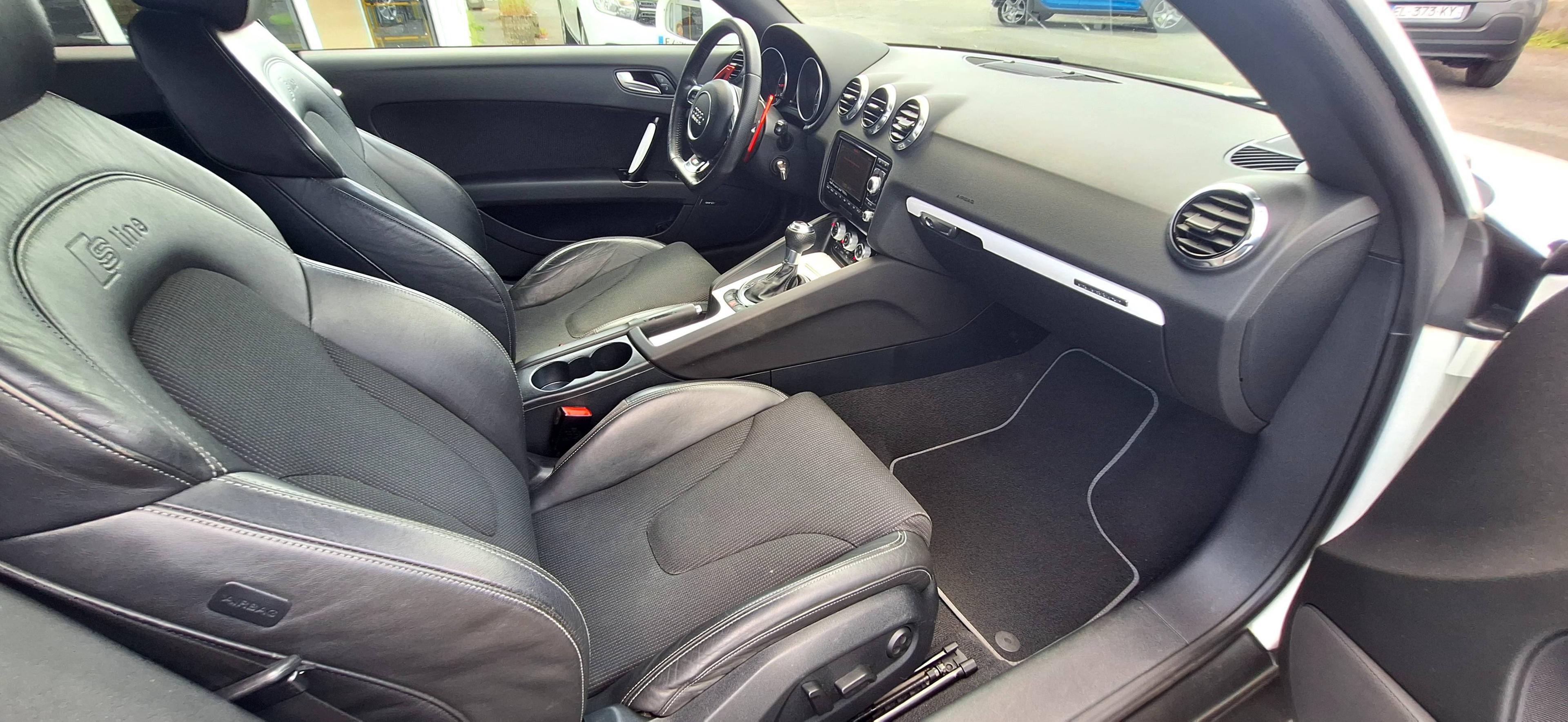 AUDI TT