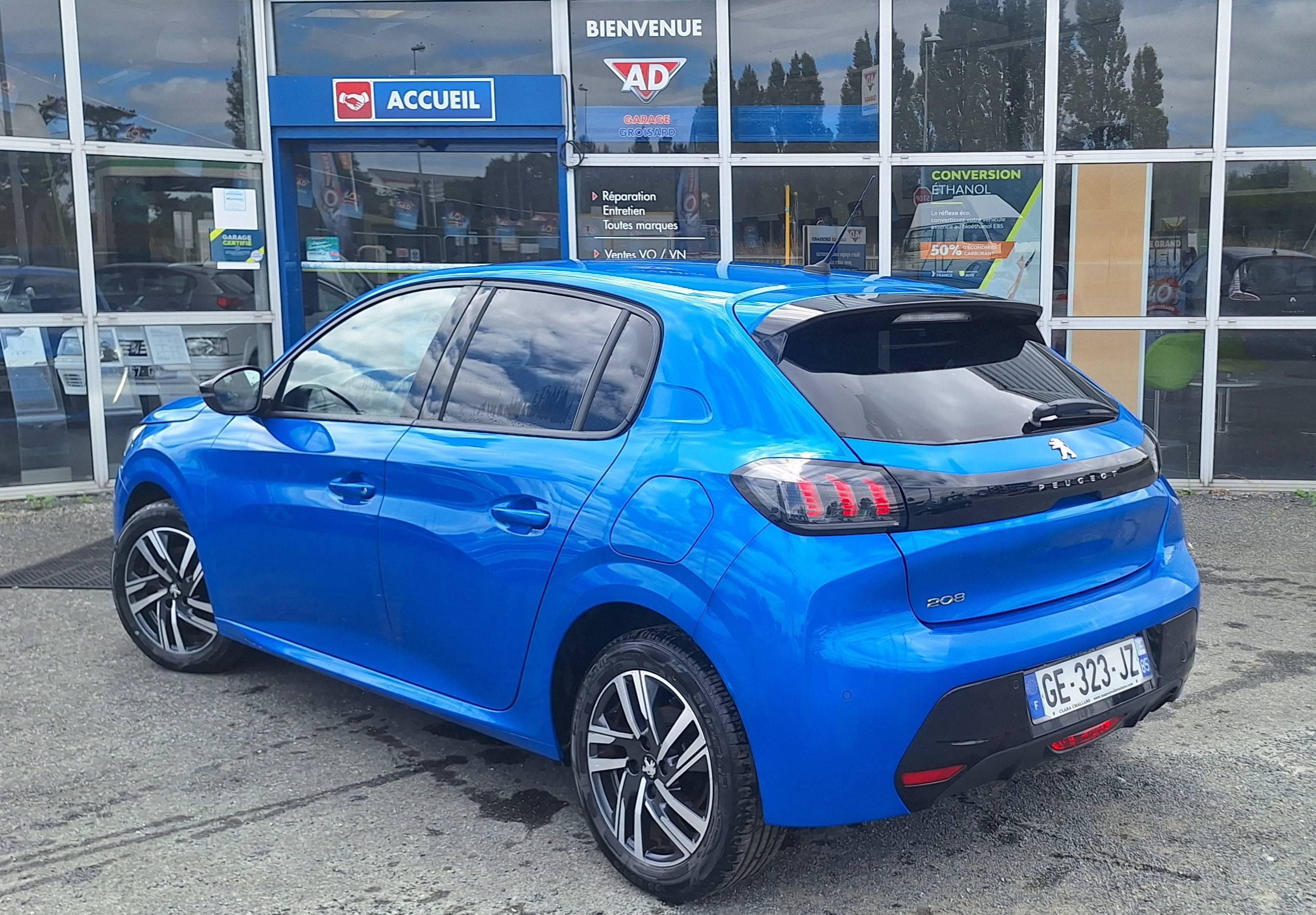 PEUGEOT 208