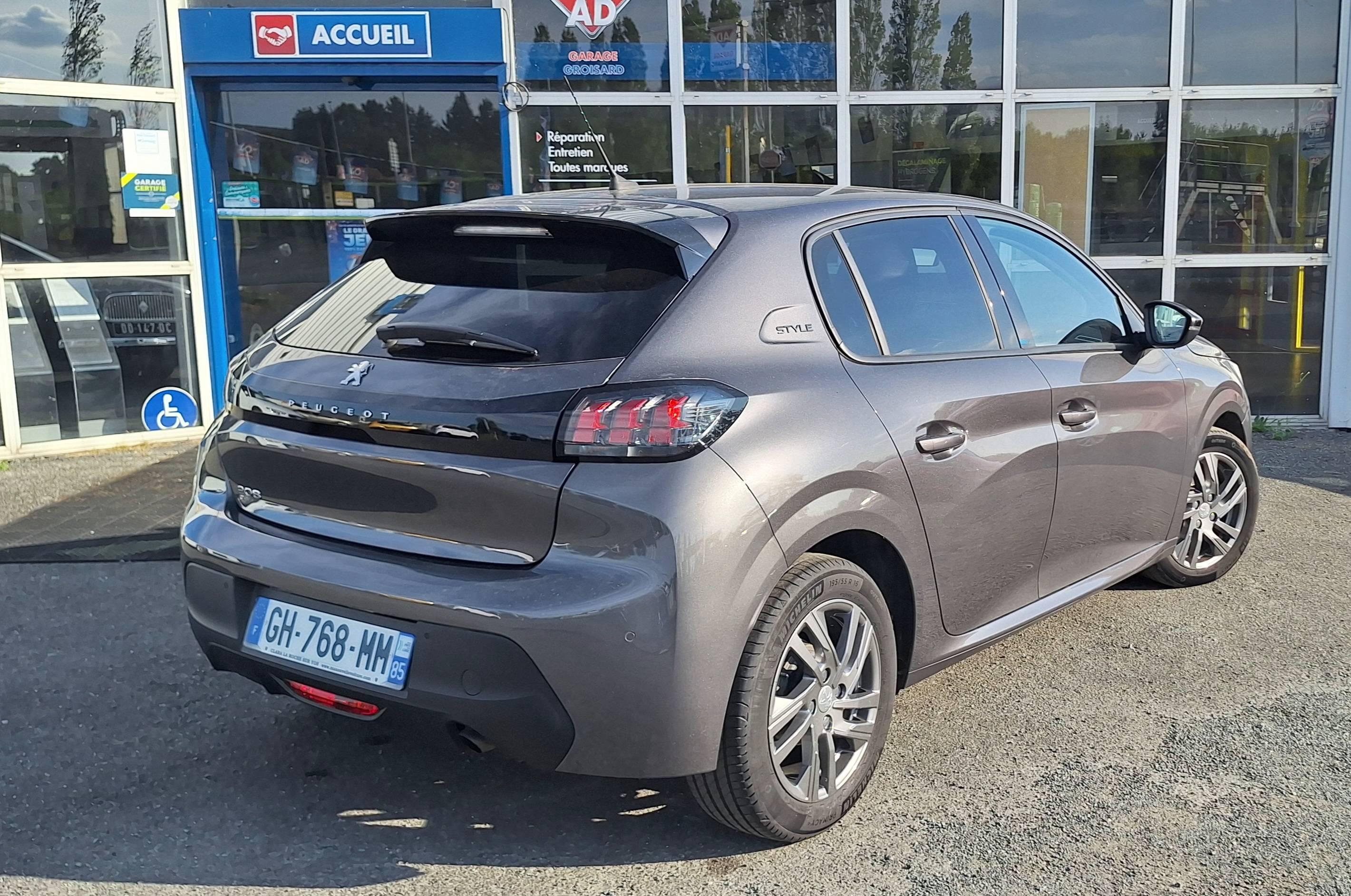 PEUGEOT 208
