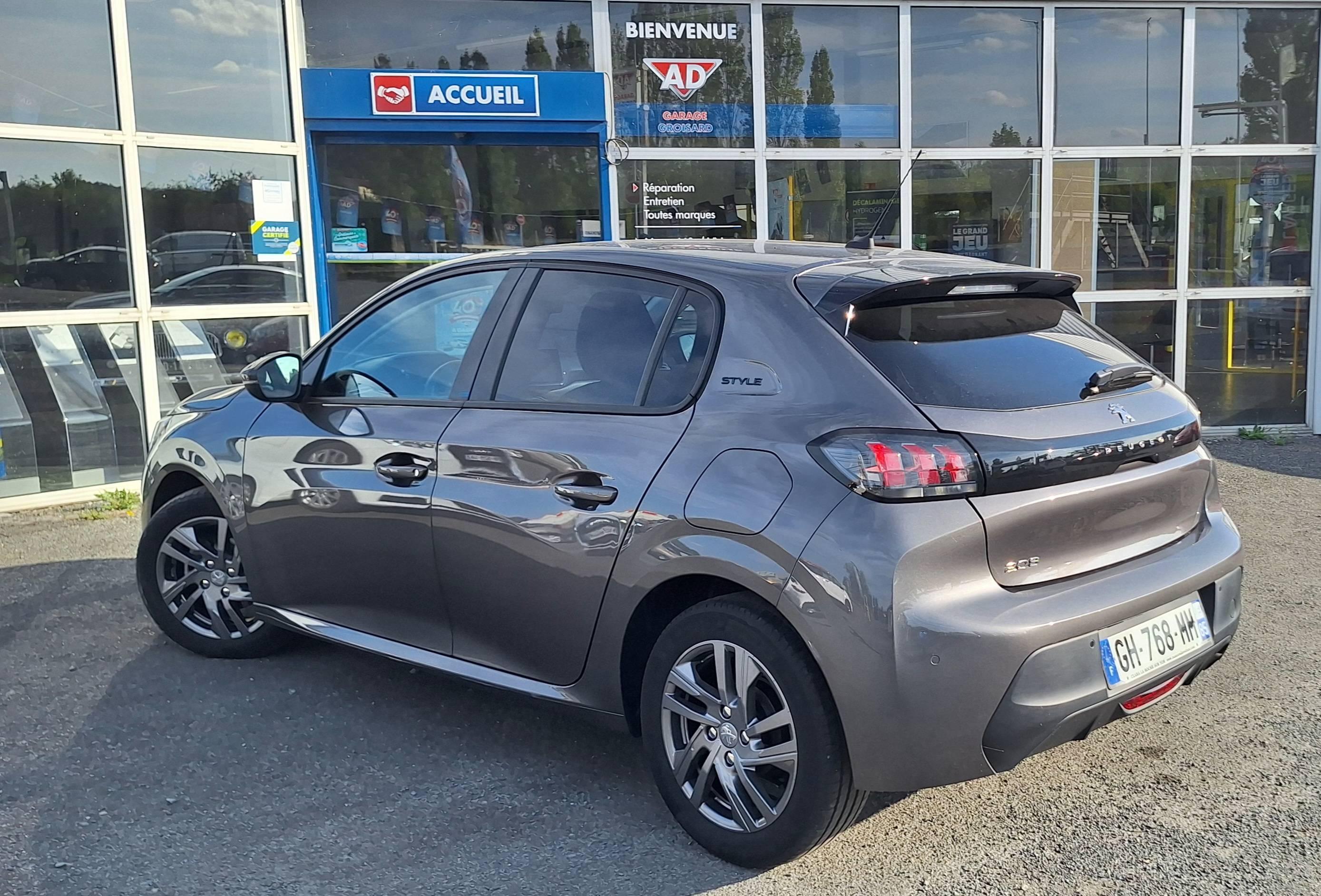 PEUGEOT 208