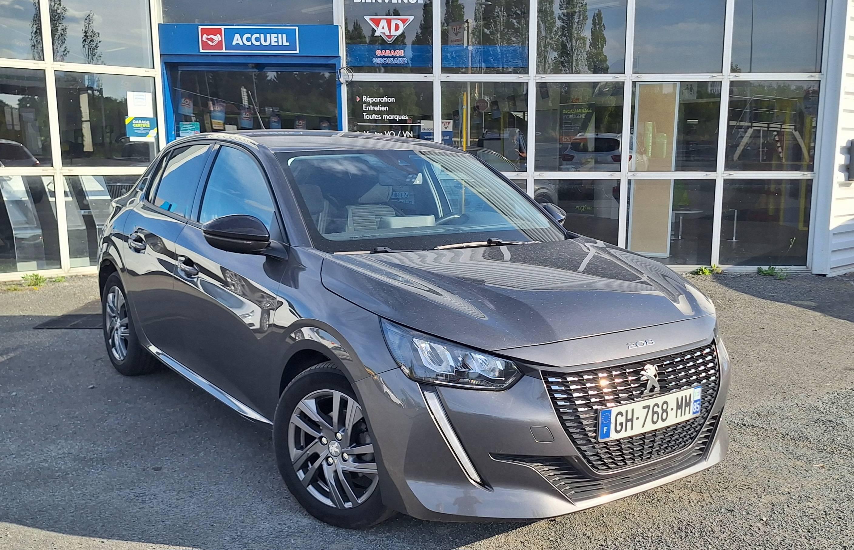 PEUGEOT 208