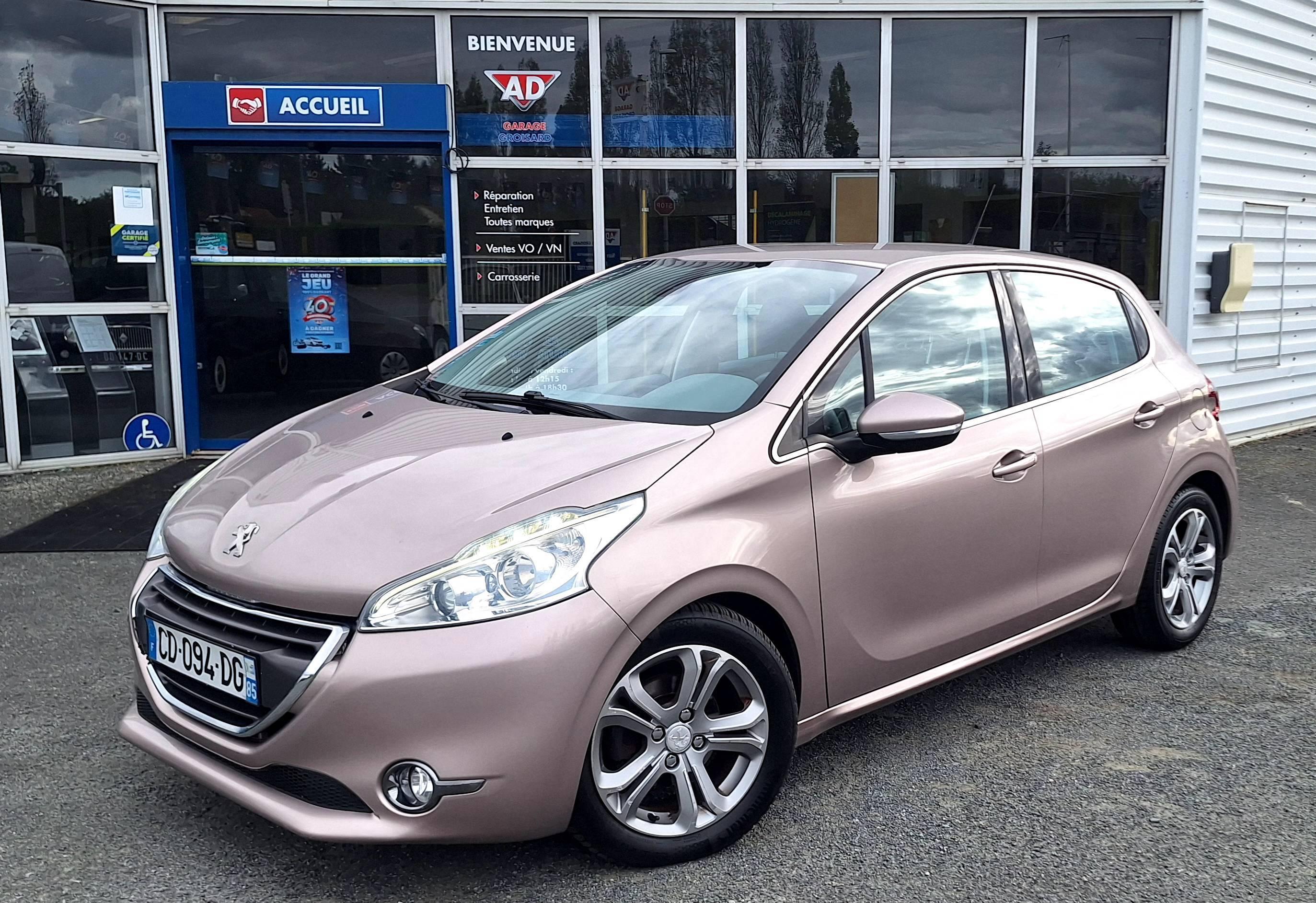 PEUGEOT 208