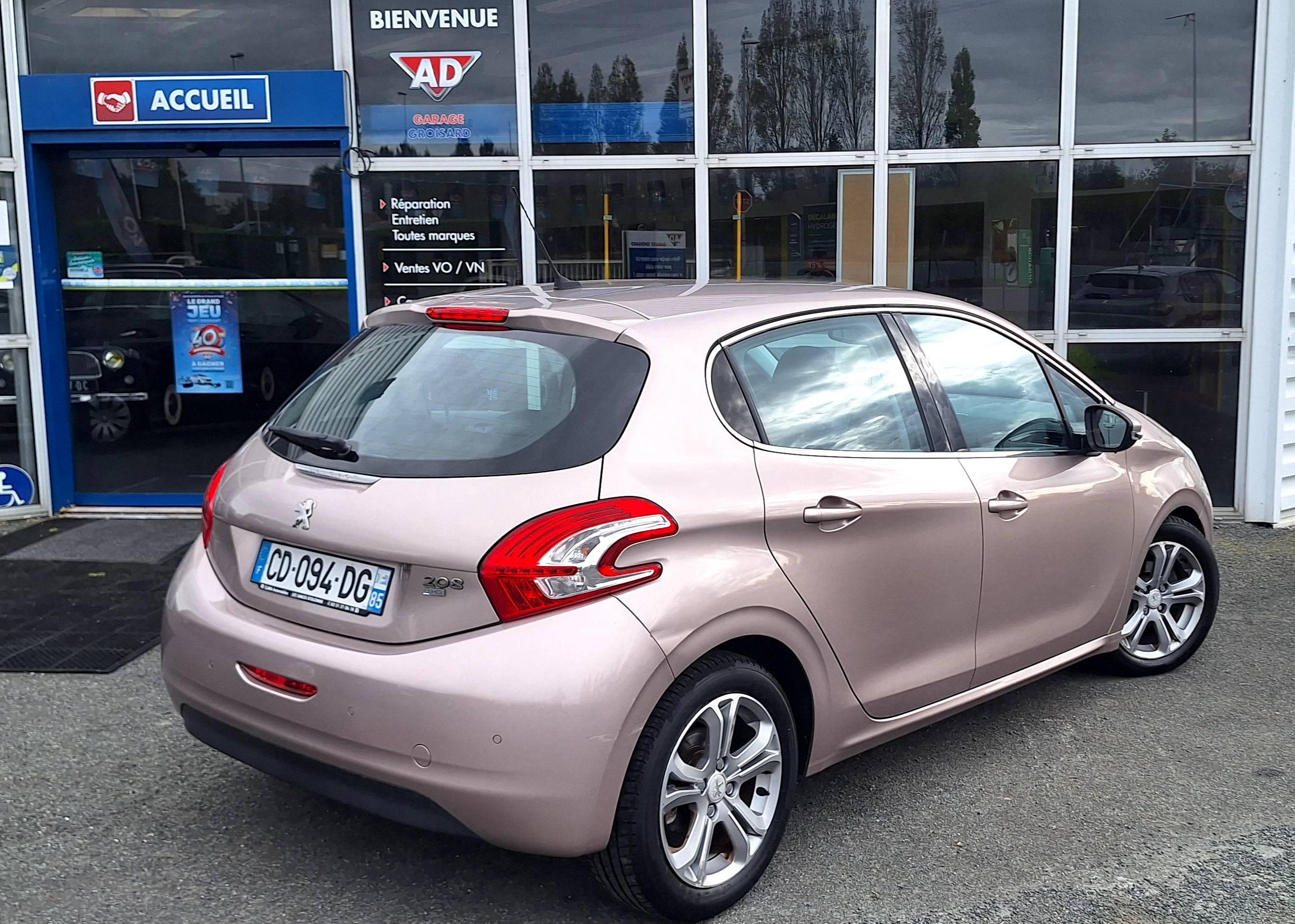 PEUGEOT 208