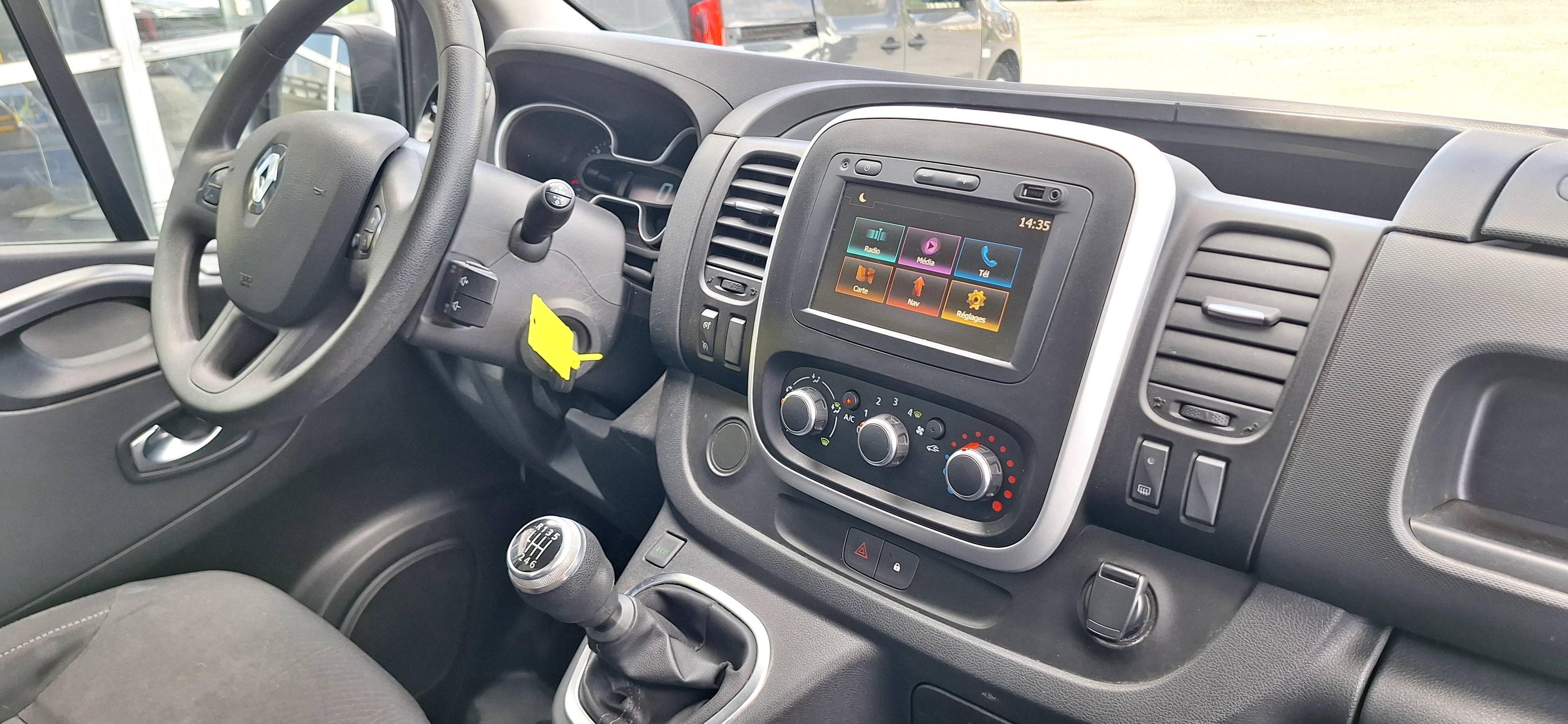 RENAULT TRAFIC