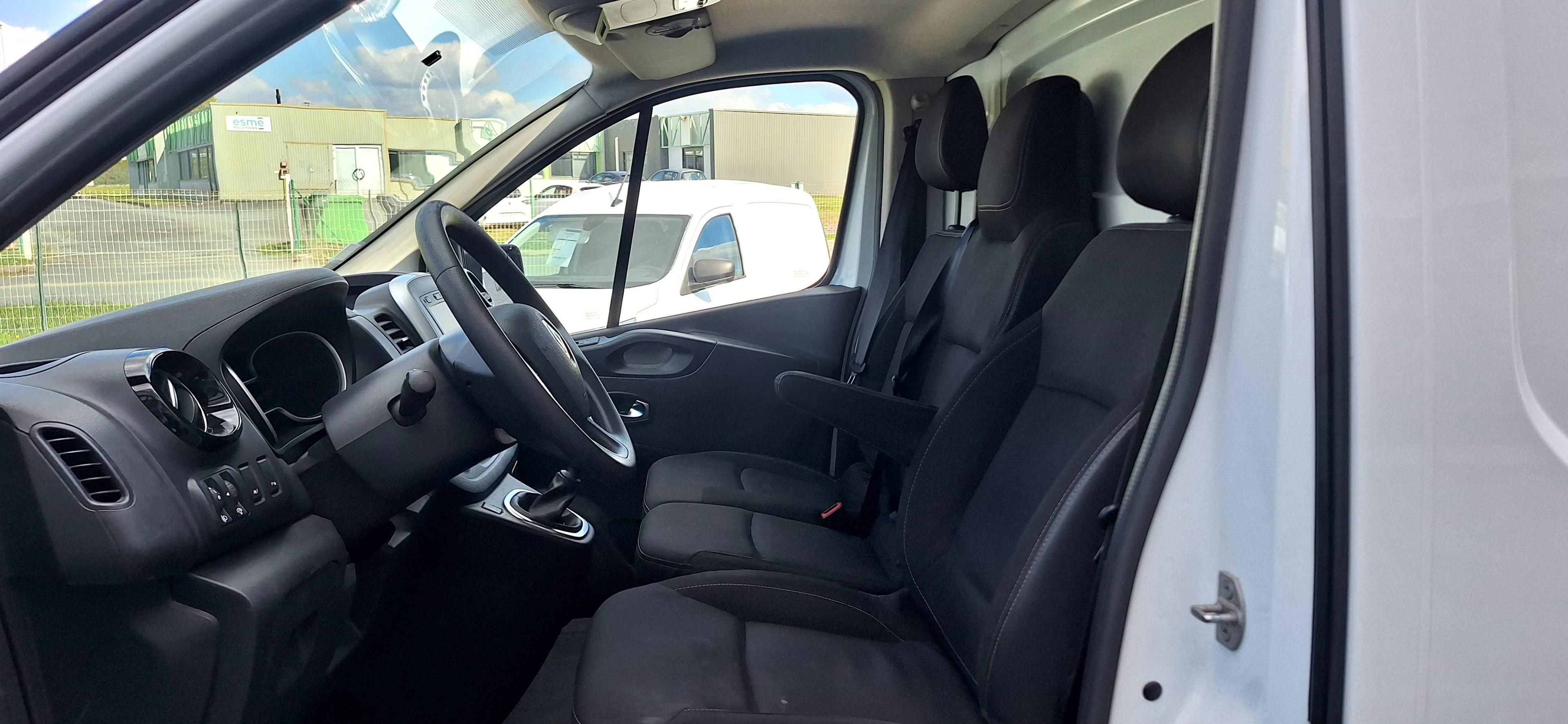 RENAULT TRAFIC