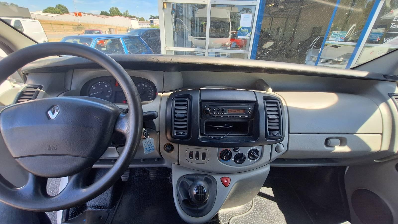 RENAULT TRAFIC